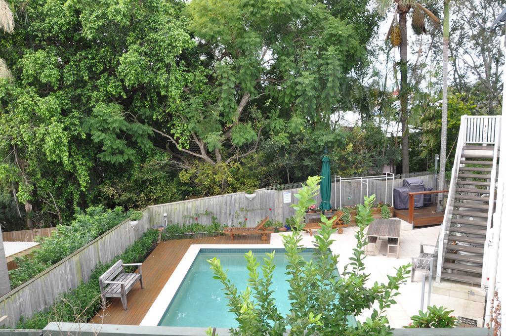 Modern 3 Bedroom Apartment In Traditional Queenslander , Patio, Leafy Yard, Pool Brisbane Bagian luar foto