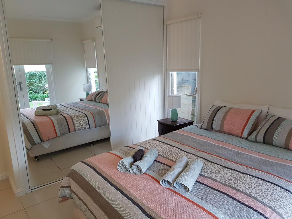 Modern 3 Bedroom Apartment In Traditional Queenslander , Patio, Leafy Yard, Pool Brisbane Bagian luar foto